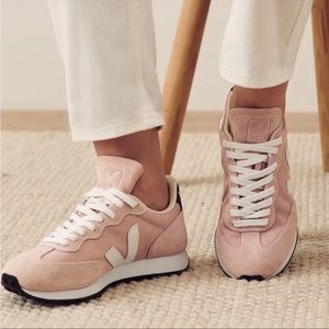 Veja • Rio Branco Mixed Leather Runner Sneakers size 39EU/8US